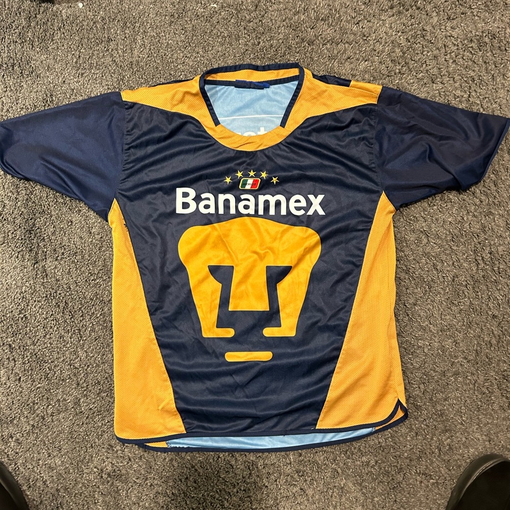 Retro UNAM Pumas 2004 / 2005 Soccer Jersey - Navy & Gold